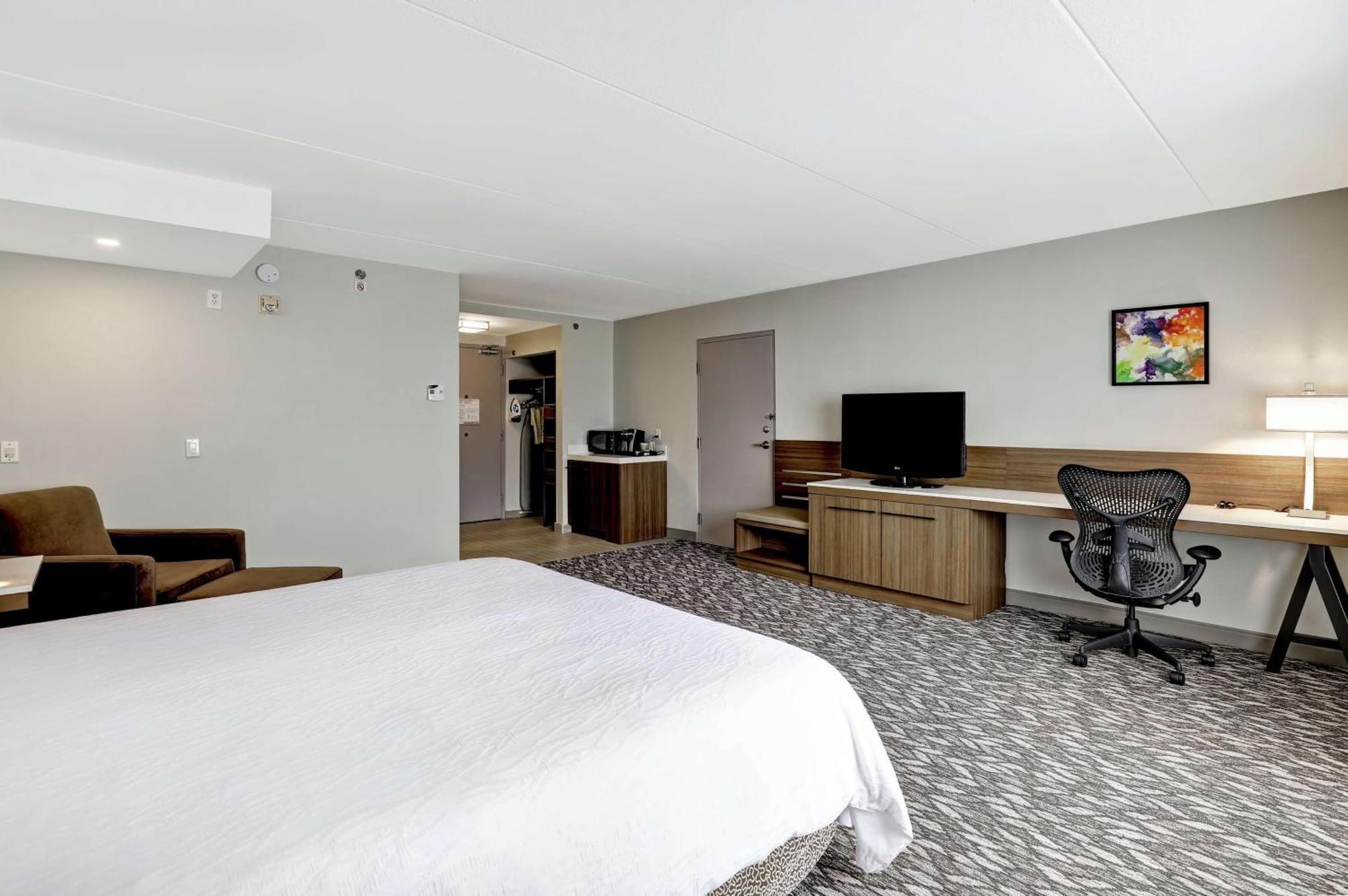 Hilton Garden Inn Toronto/Ajax Exterior photo